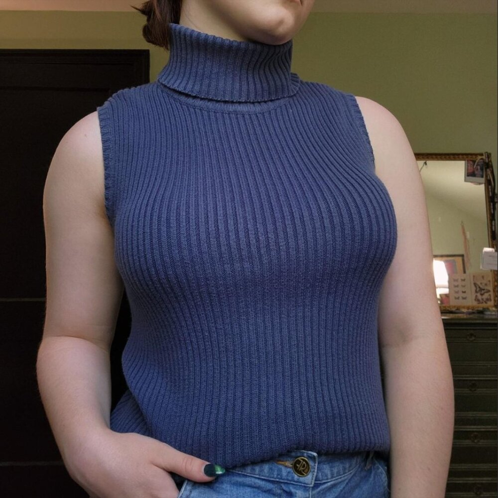 Stretchy ribbed knit blue turtleneck tank!